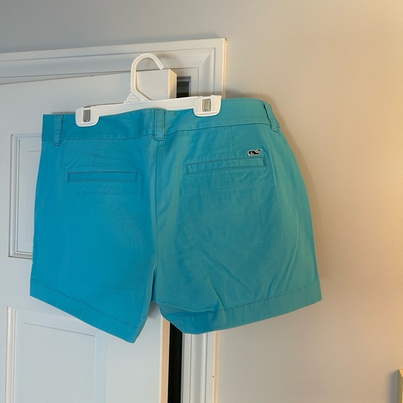 Vineyard Vines Womens Everyday chino shorts. Size 8 with 3 1/2” inseam. - Picture 2 of 5